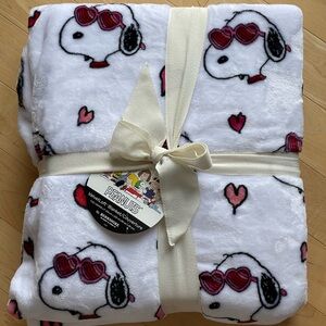 Berkshire Peanuts Full/Queen Size Velvetloft Blanket 90”x90” (229cm x 229cm) NEW